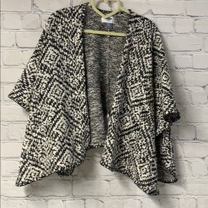 Girls black and white poncho